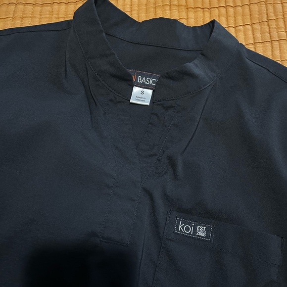 Women’s Koi Scrub Set - Picture 6 of 6